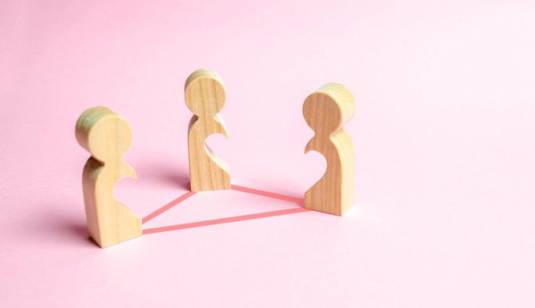 La triangolazione narcisista